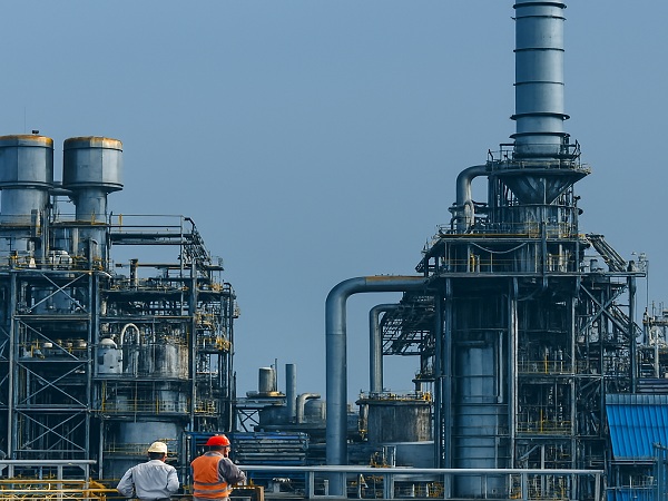 تیم مهندسی هلیگان صنعت در پروژه‌های نفت، گاز و پتروشیمی